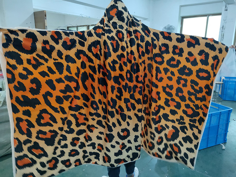 Lefovs Hooded Blanket 7