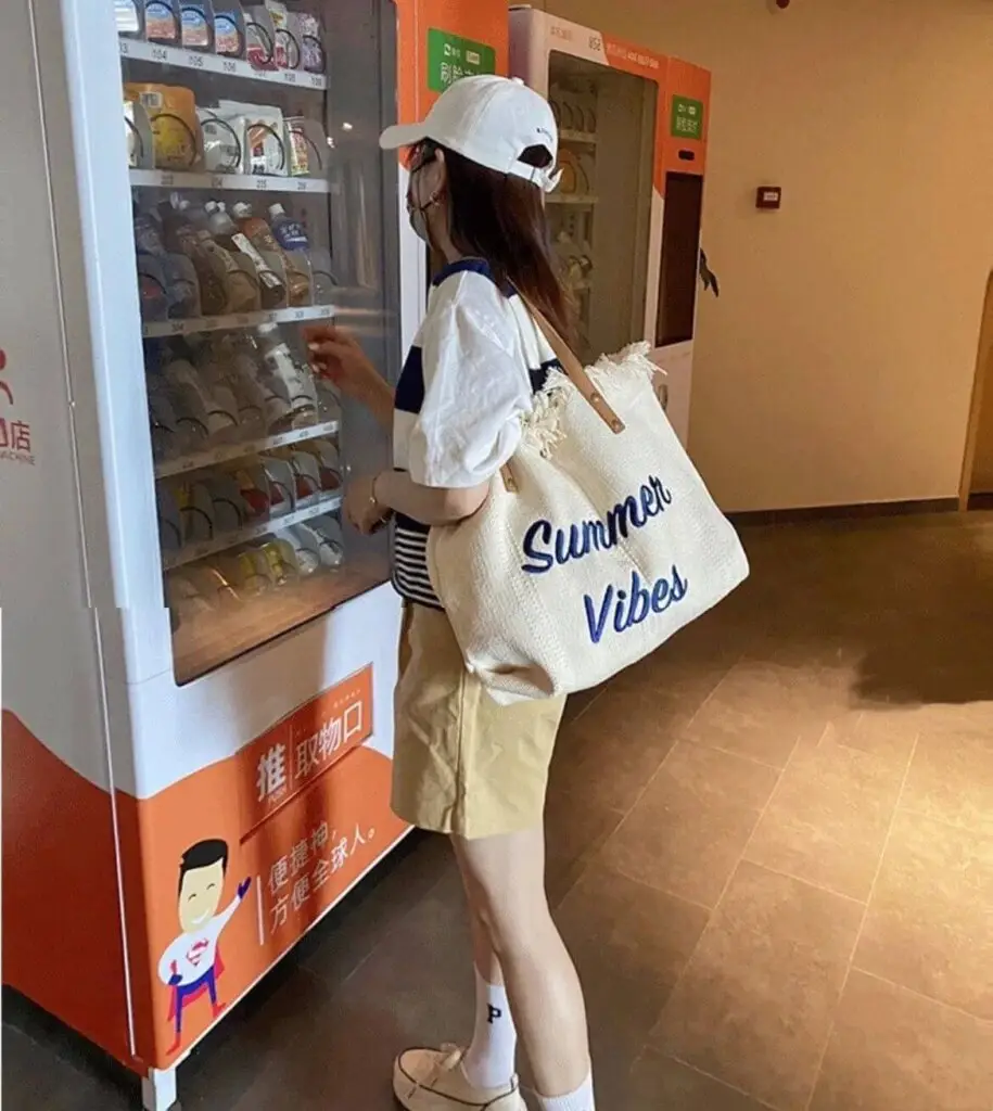 details Fashion Lady Travel Beach Bag 4